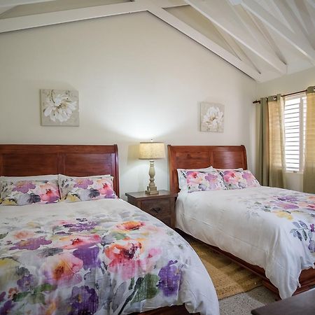 Sunspot Villa Runaway Bay Exterior photo