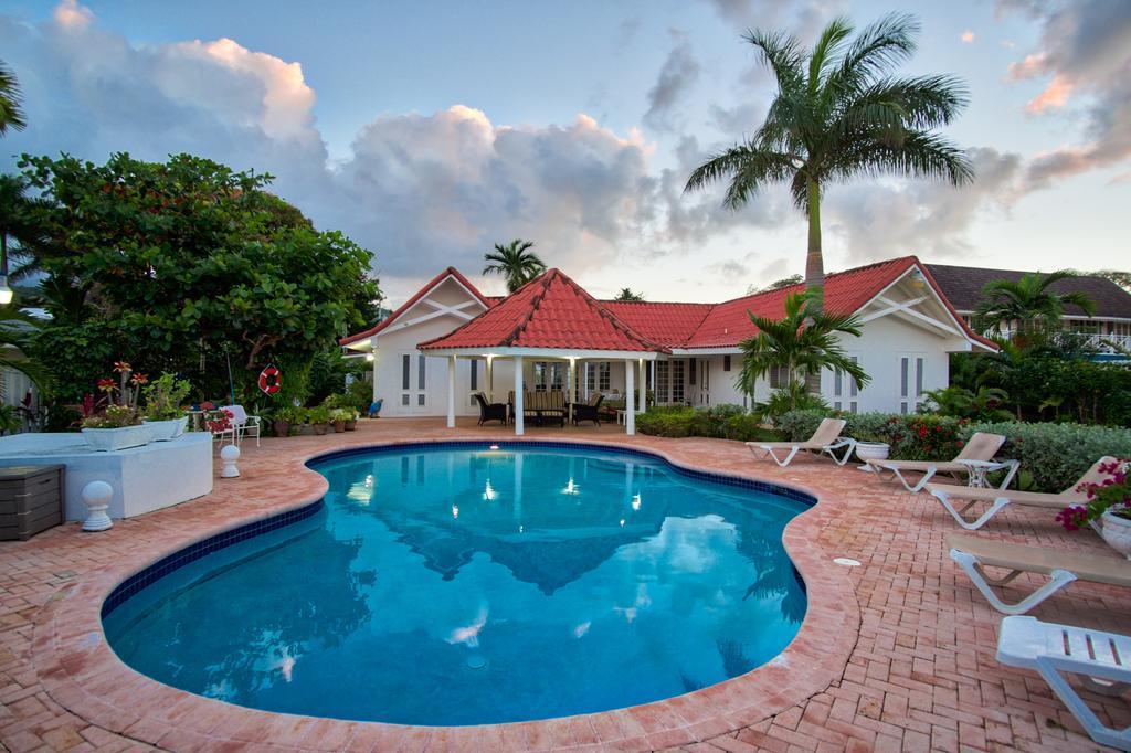 Sunspot Villa Runaway Bay Exterior photo