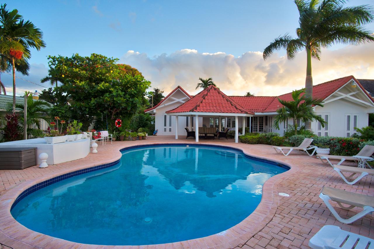 Sunspot Villa Runaway Bay Exterior photo